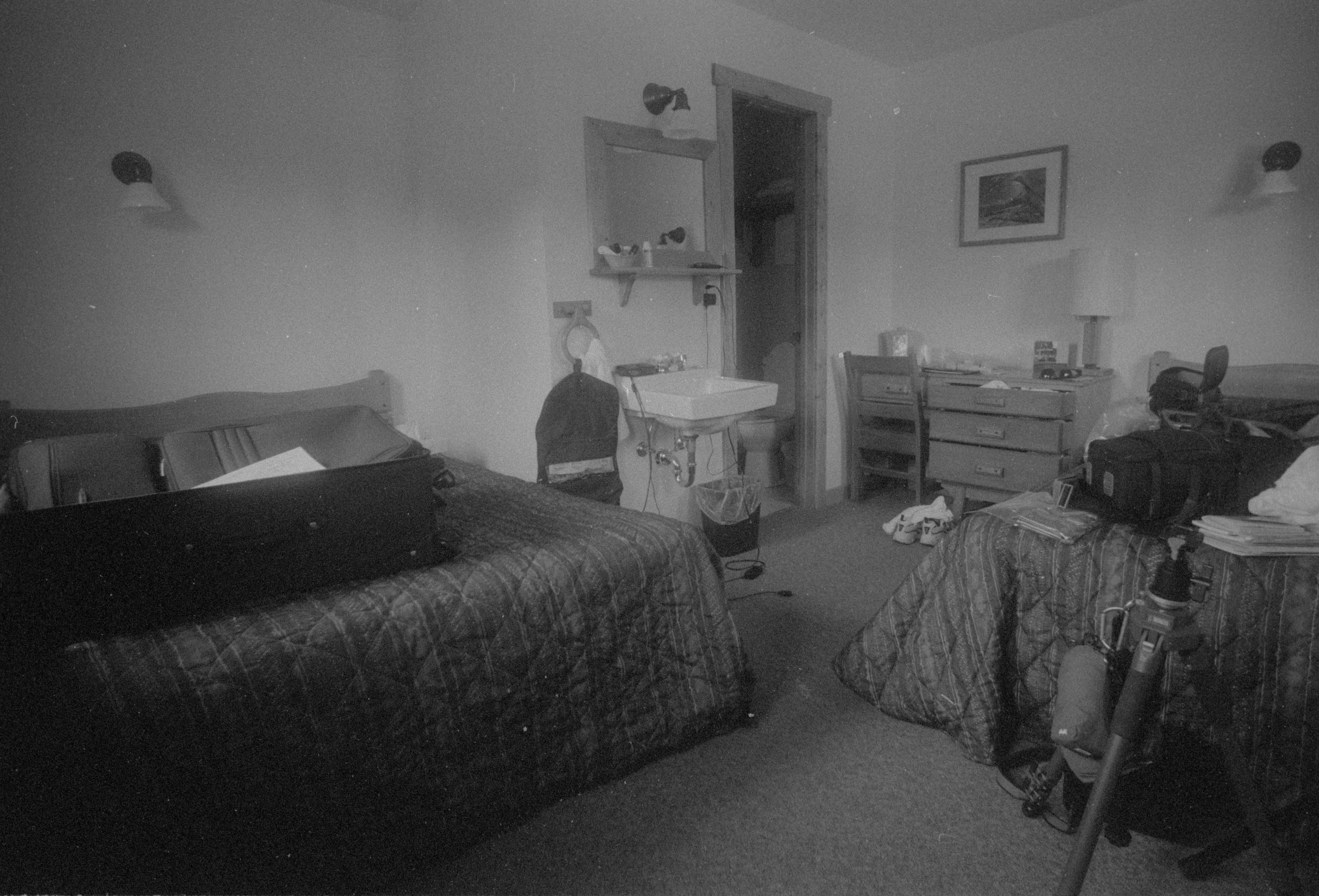 000610 A25 Old Faithful Lodge Cabin Delta 3200