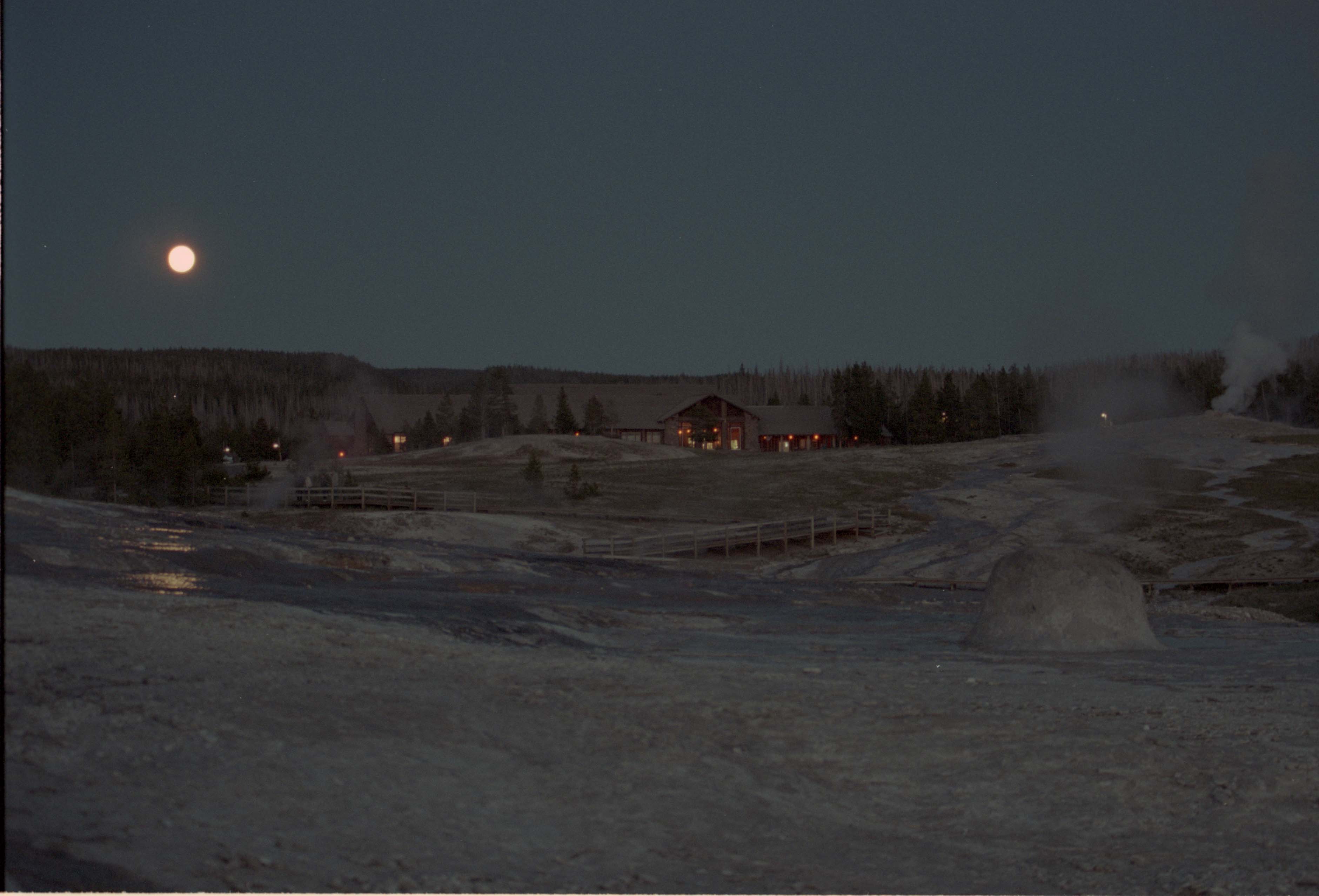 000616 M200 Upper Basin  Moonrise