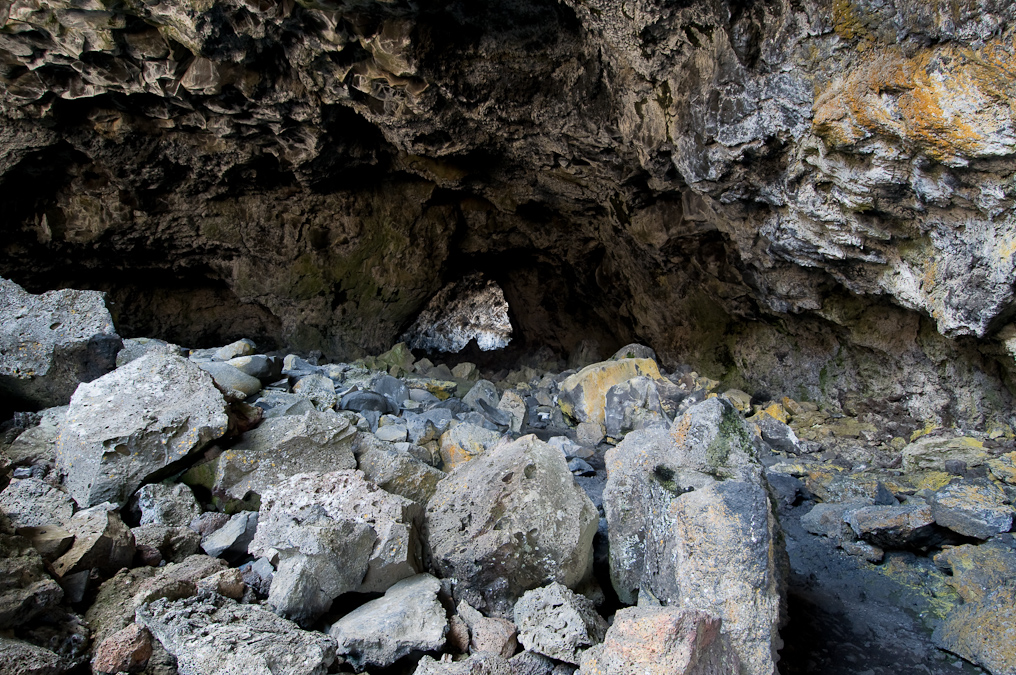 Indian Tunnel   Craters of the Moon National Monument