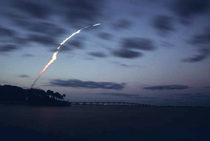 Space Shuttle Atlantis (STS-98) - 6:13:02PM 2/7/2001  